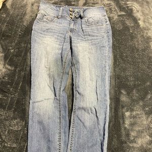 cute jeans (size 9) there wasn’t the correct size as an option sorry)